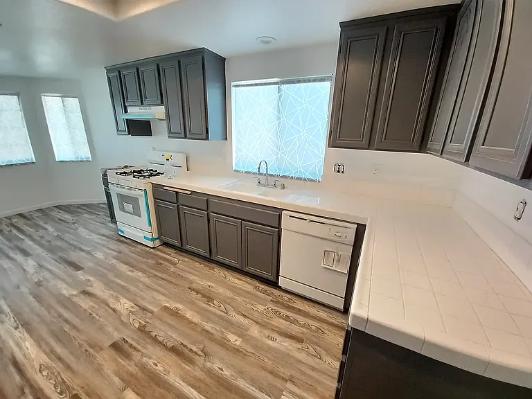 Hildale Cir — Photo 10