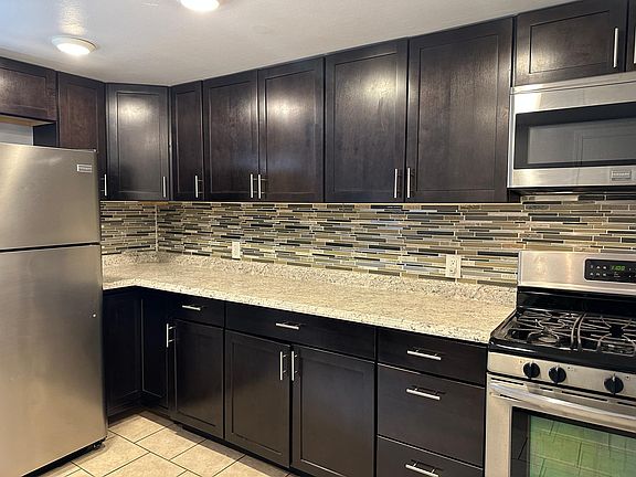 4th image of 366 Gertrude St #2