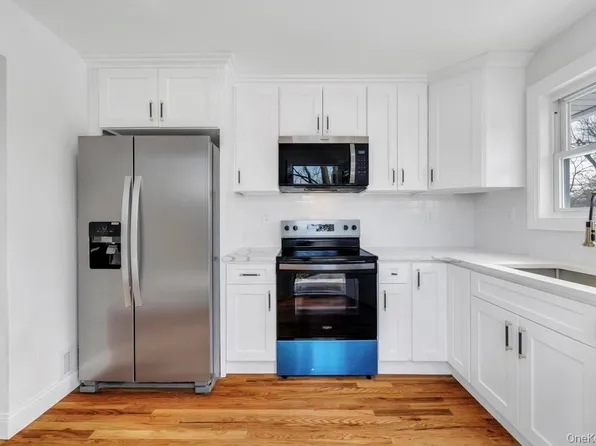 33 Silverpine Drive, Amityville, NY 11701