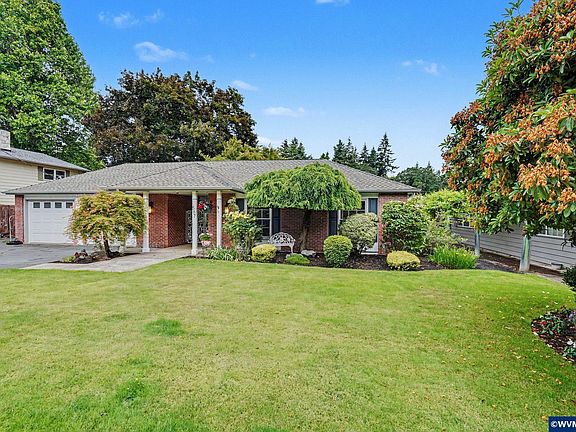 3rd image of 587 Snow White Way SE