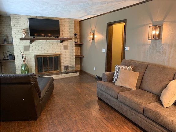 3rd image of 444 Efts Ln