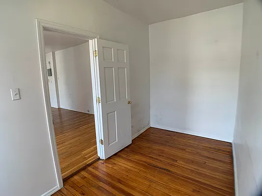 Rented by Salon Realty Corp | media 16