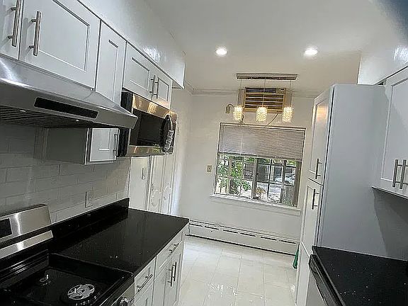 5th image of 67-62 Groton St
