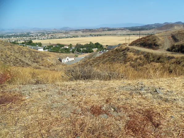 24299 Las Flores Dr, Quail Valley, CA 92587