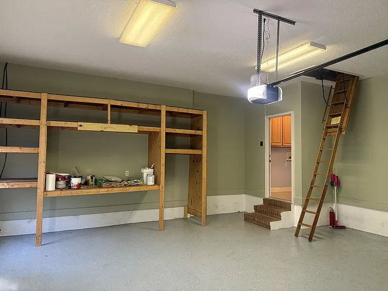 141 Royal Dr — Photo 22