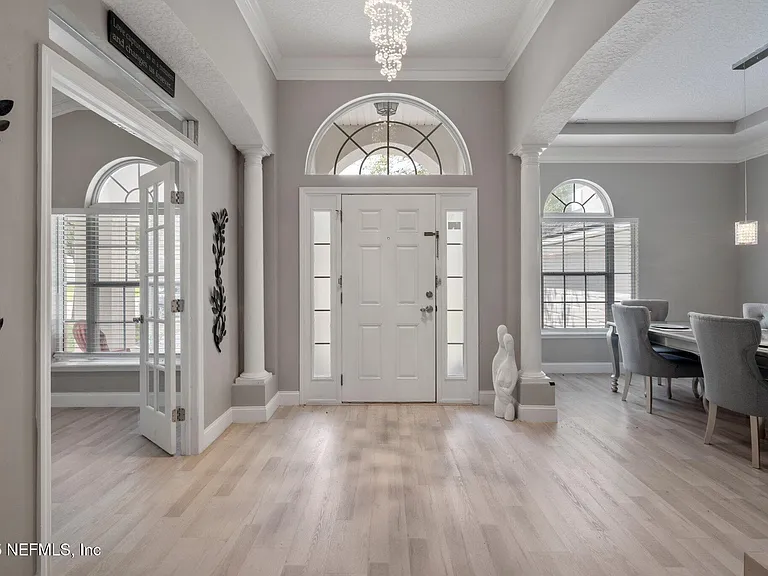 1816 Creekwood Ln — Photo 3