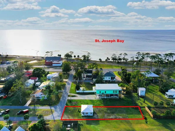 215 10th St, Port Saint Joe, FL 32456
