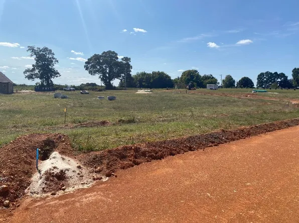 250 Dogwood Dr, Rogersville, AL 35652