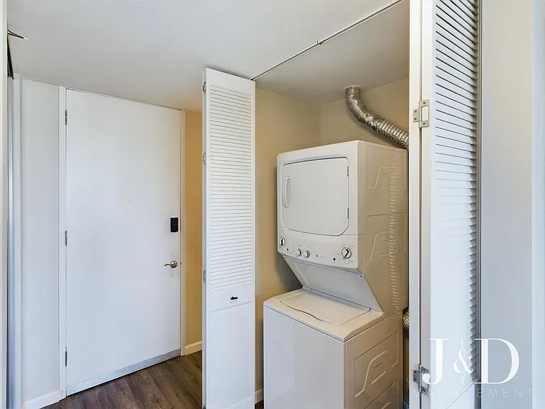 Newly Renovated Units Near the Beach with Parking — Photo 22