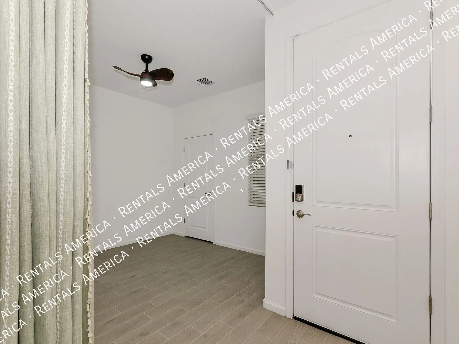 Charming 3 bedroom 2 bathroom home in Vail AZ — Photo 4