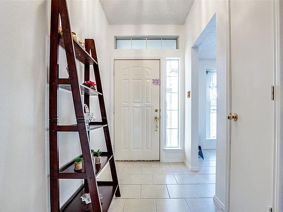4th image of 2804 Hidden Springs Dr