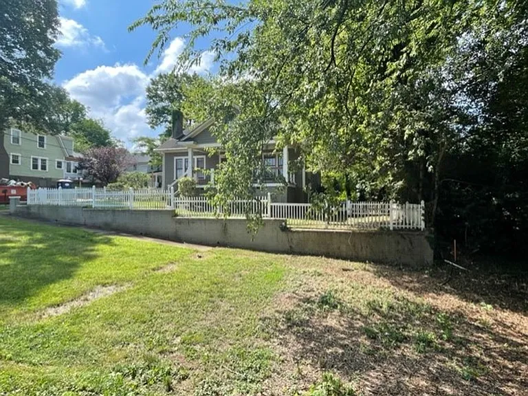 401 Wesley Heights Way — Photo 3