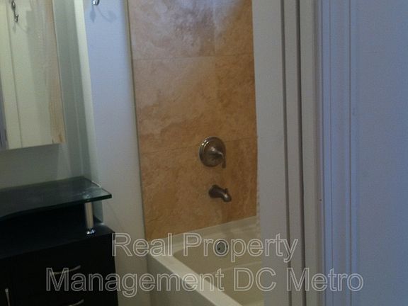 5th image of 2131 Newport Pl NW #1