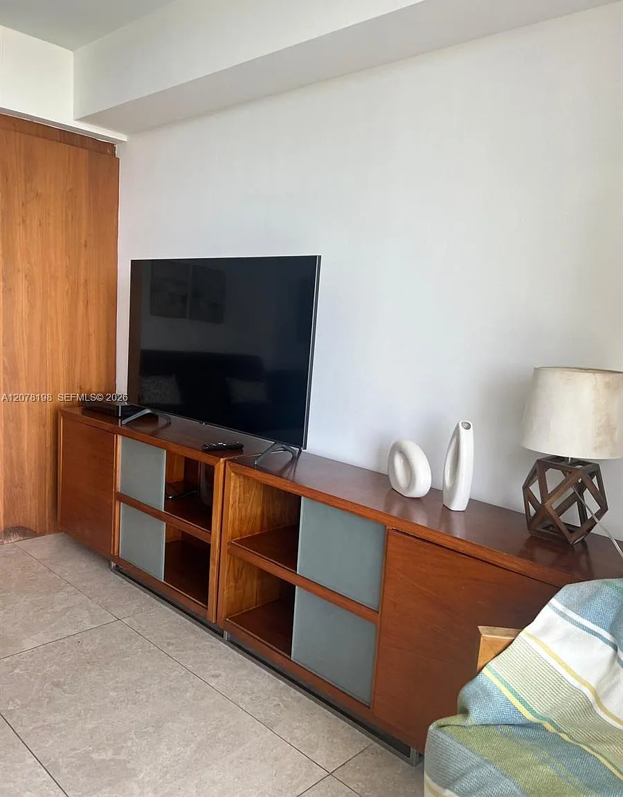 50 Biscayne Condo — Photo 2