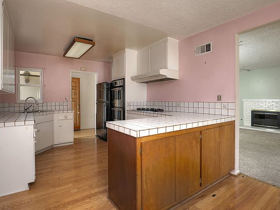 4th image of 90 La Venta Dr