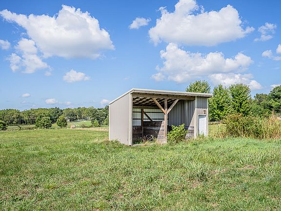 4th image of 3010 N Farm Road 89