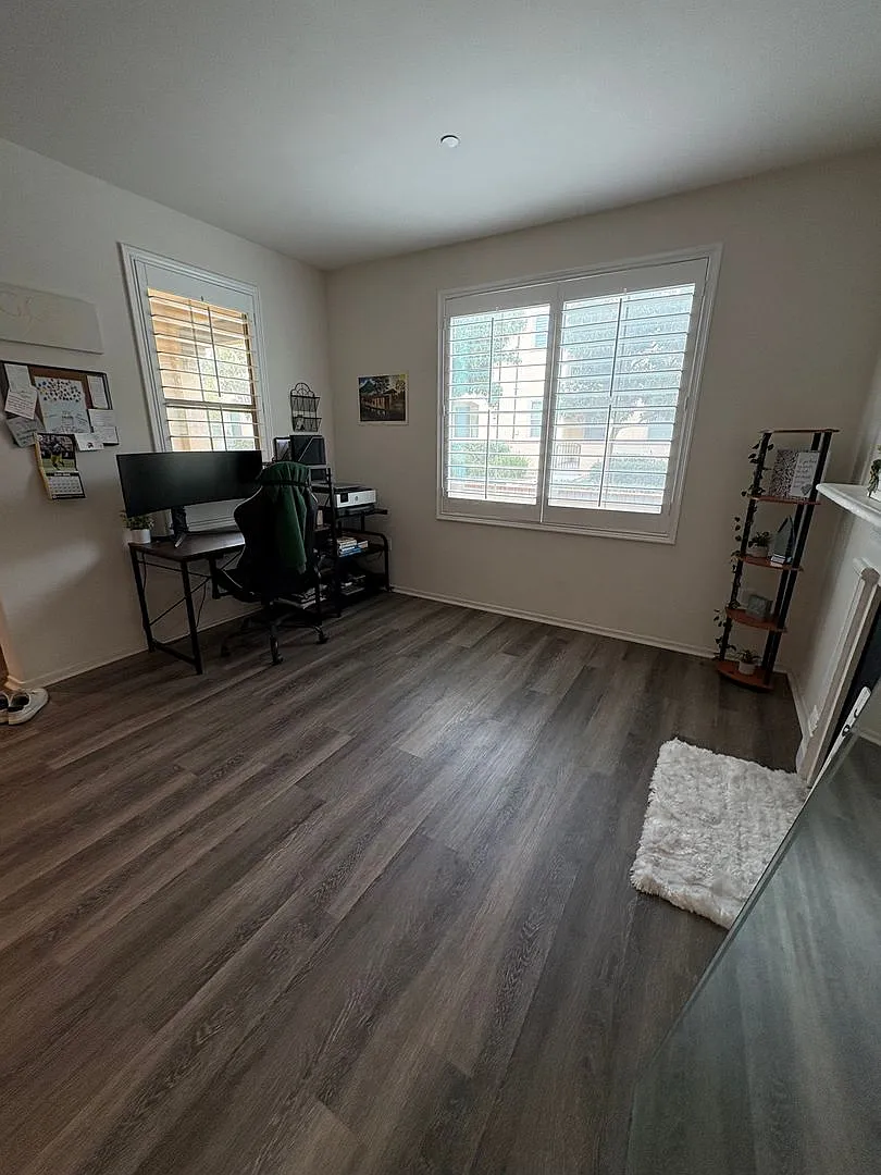 Beautifully Upgraded 2 Bedroom, 2-Bathroom Condo--Ontario — Photo 4