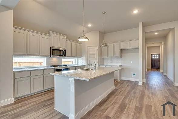 204 Rosewood Dr — Photo 21