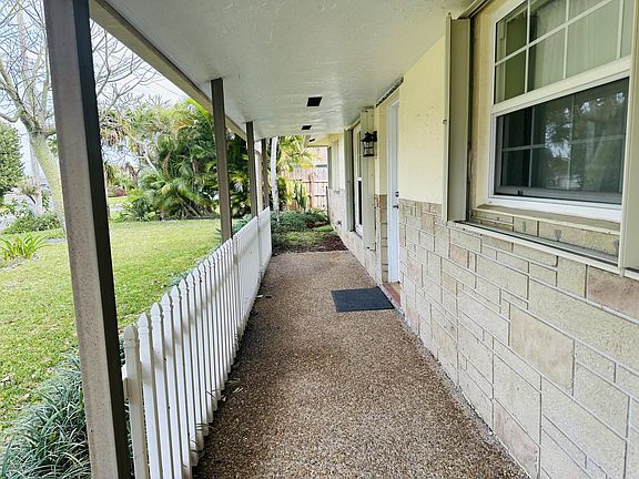 4th image of 1043 Coral Drive