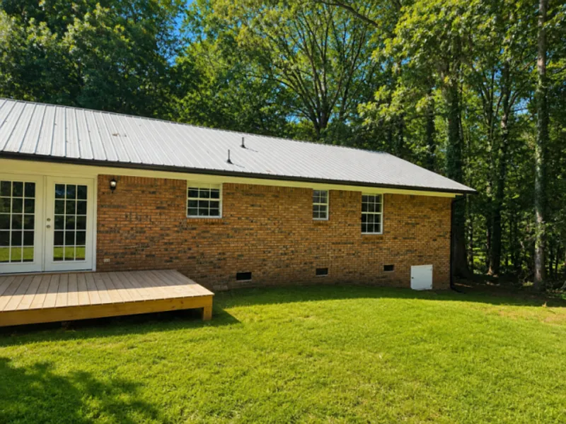 3 bed, 2.0 bath, 1360 sqft, $1,895 — Photo 2