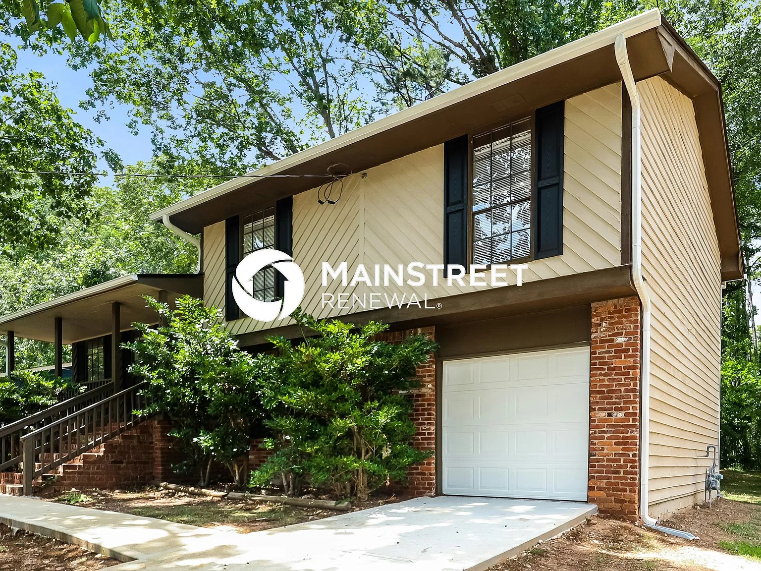 561 Country Lane Dr — Photo 2