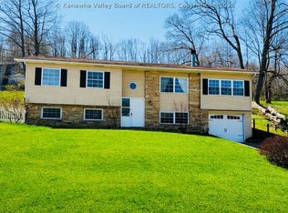 1915 Pinewood Dr, Sissonville, WV 25320