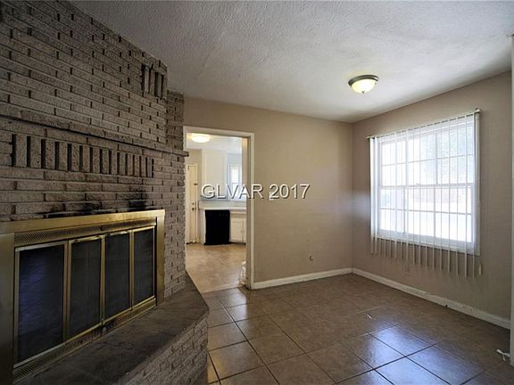 4th image of 1010 E Oakey Blvd