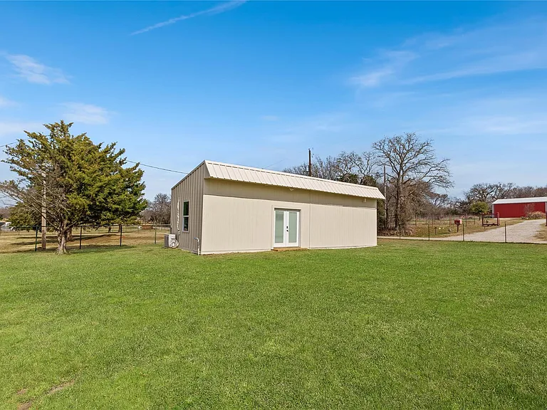 9213 Wilson Rd — Photo 36