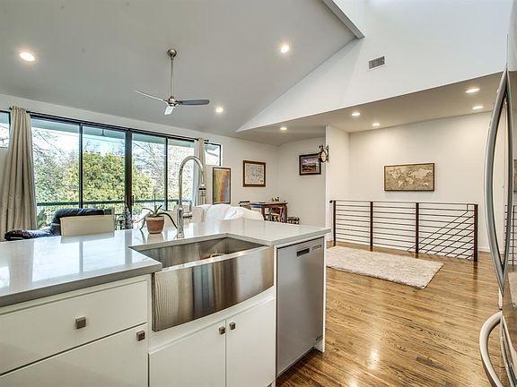5th image of 2222 N Prairie Ave Unit 3