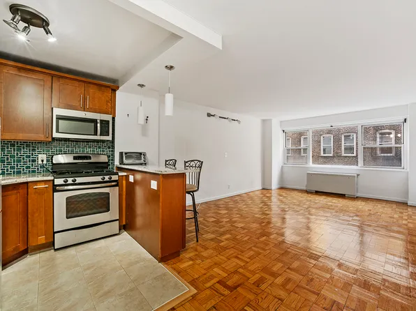 321 East 48th Street image 1 of 6