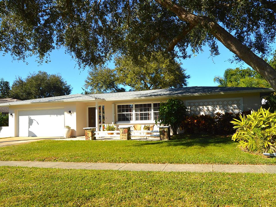 1st image of 1880 Country Club Dr