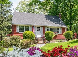 18 Carib Trl, Oak Ridge, NJ 07438