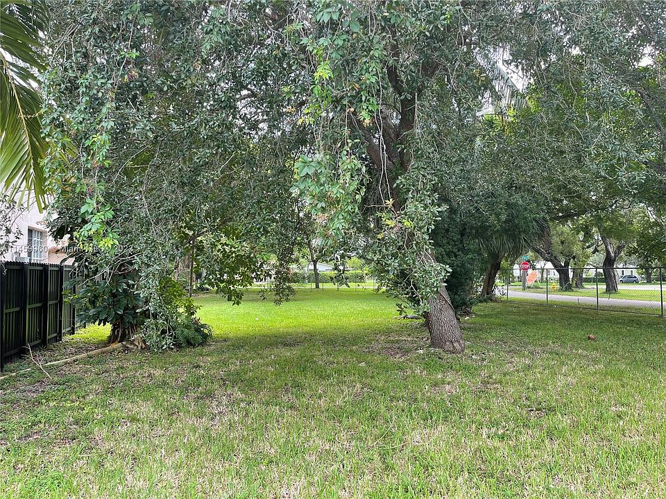 2nd image of 379 N Melrose Dr