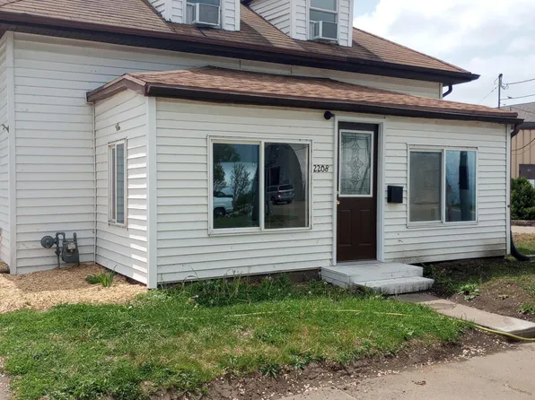 2208 Sampson St, Muscatine, IA 52761