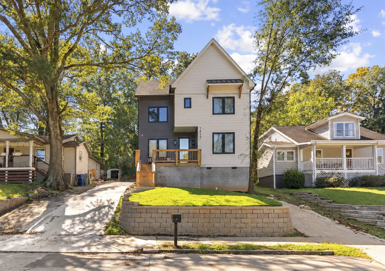 The Vaughn Residence — Photo 2