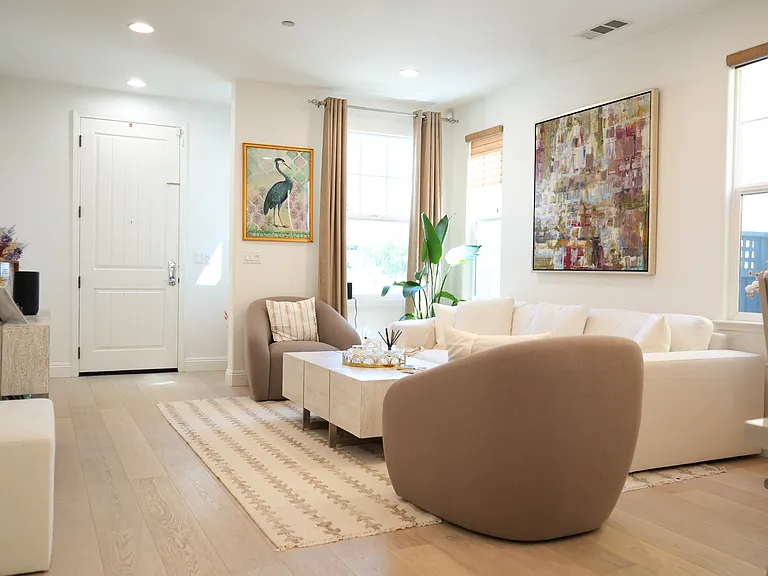 2052 Haggerty Dr — Photo 5