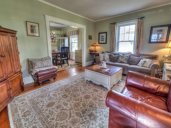 4th image of 188 Hopedale St