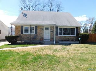 324 Crestway Dr, Oregon, OH 43616