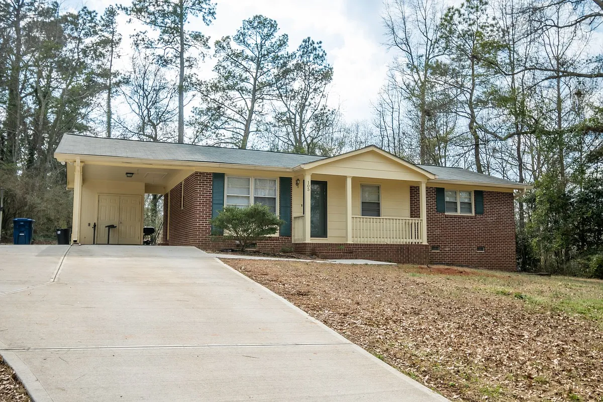 Building Photo - 105 Cedar Dr