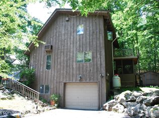 424 Saunders Dr, Bushkill, PA 18324