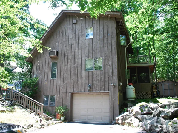 424 Saunders Dr, Bushkill, PA 18324