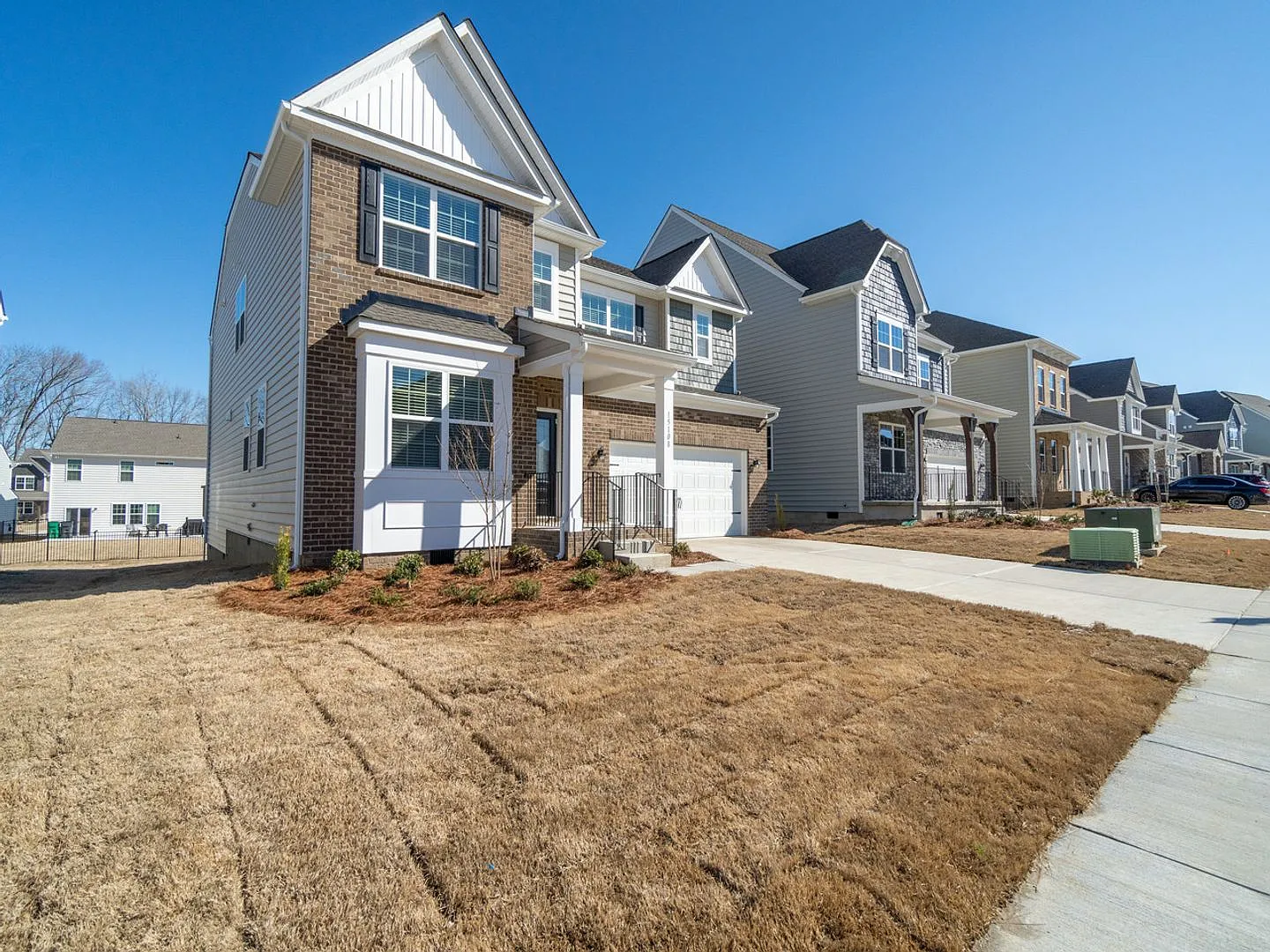 Beautiful Almost New Home with 5 Bedroom & 4.5 Baths — Photo 2