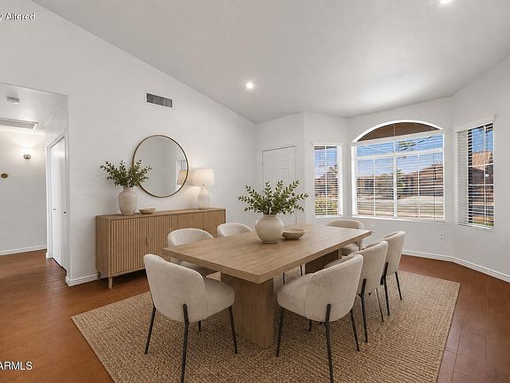 3rd image of 16206 S COUNTRY Place