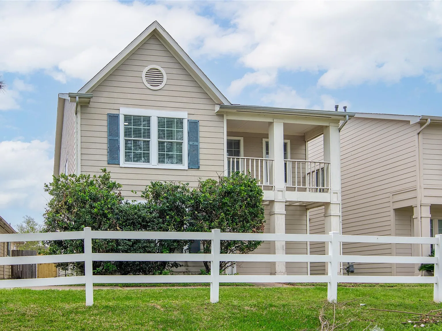 4 bed, 2.5 bath, 2140 sqft, $2,050 — Photo 3