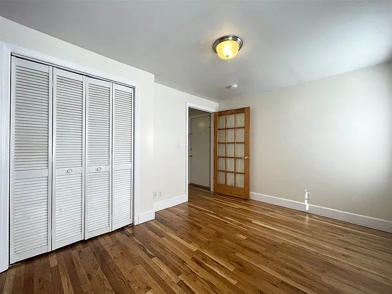 206 Christopher Columbus Dr #1B — Photo 7