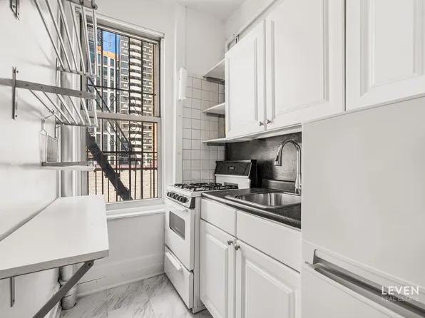 25 West 64th Street image 3 of 9