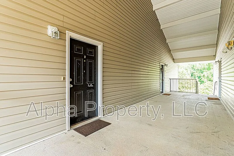 3 bed, 2.0 bath, 1296 sqft, $1,600 — Photo 3