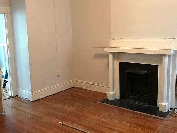 4th image of 2011 W Grace St APT 2