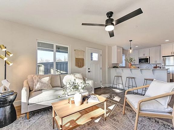 5th image of 2754 Commons Pl
