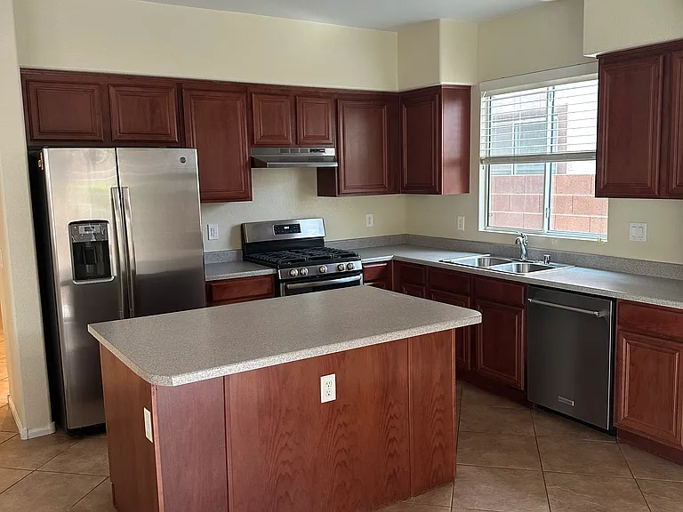 11453 Diveley Ave — Photo 13